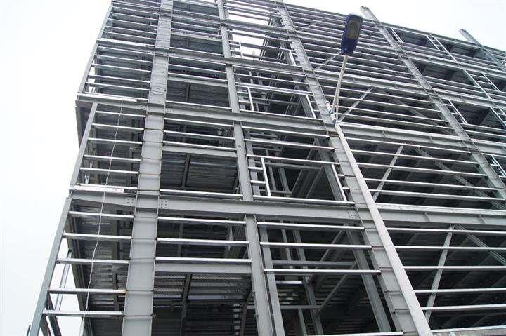 雄安新区高层钢结构的支撑布置与构造需要符合哪些规范